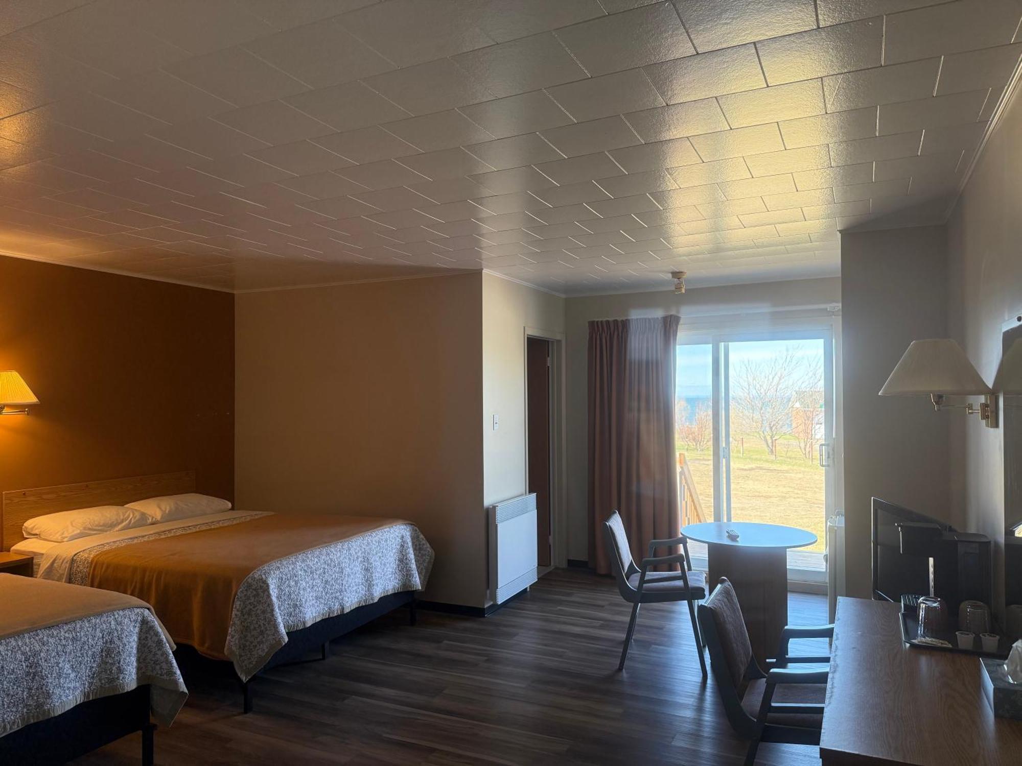 Le Campagnard Hotel Matane Exterior photo