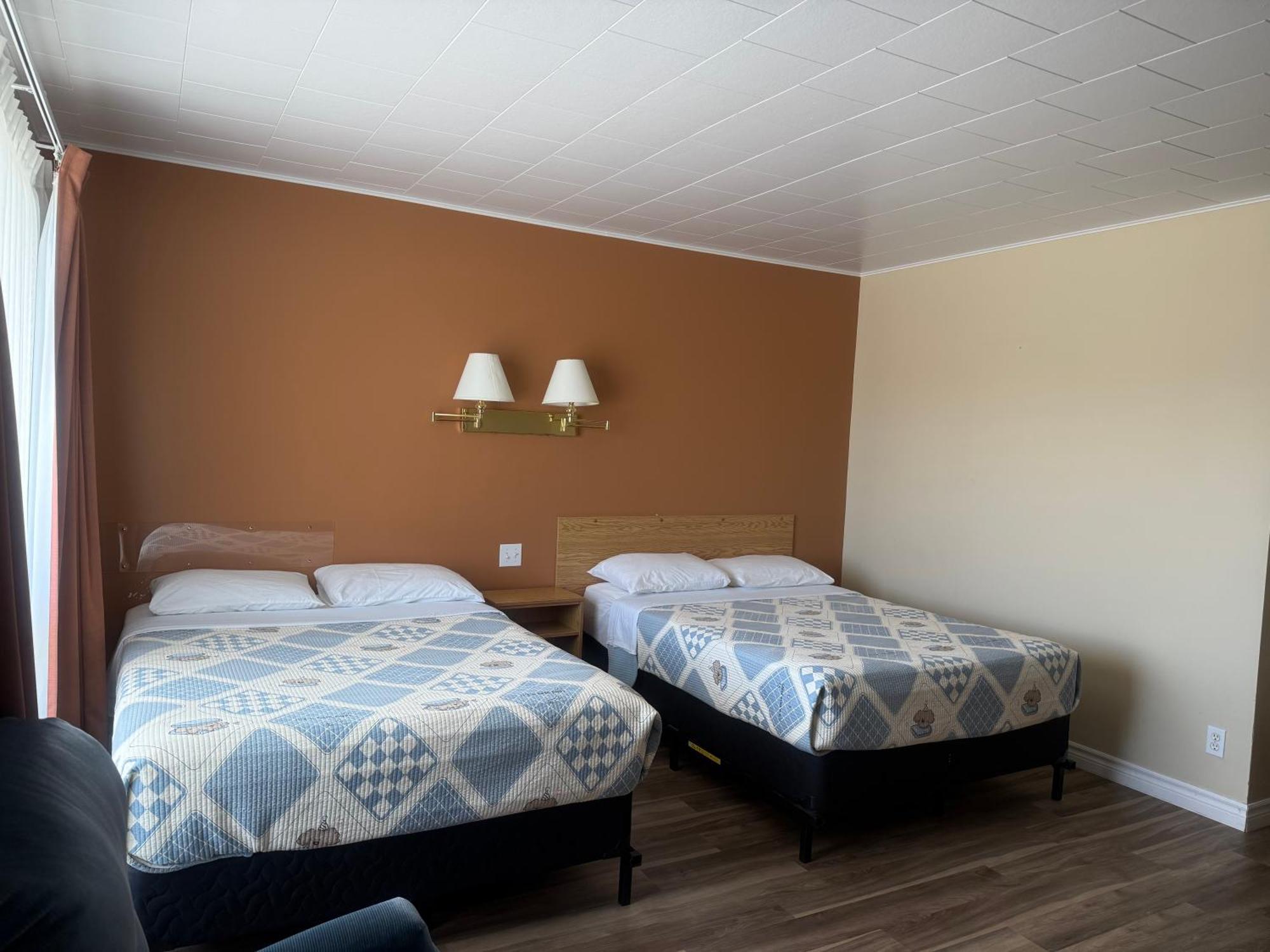 Le Campagnard Hotel Matane Exterior photo