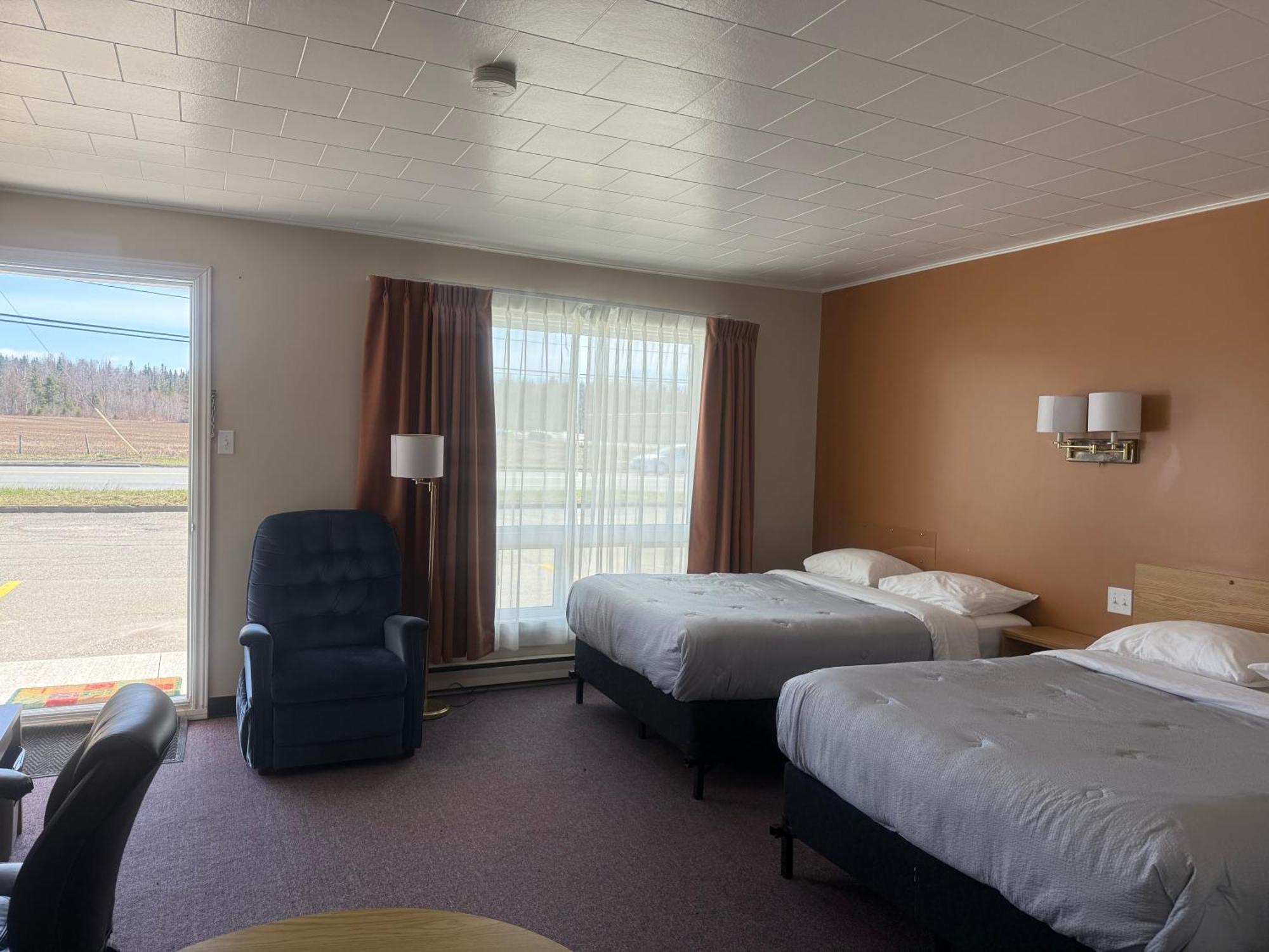 Le Campagnard Hotel Matane Exterior photo